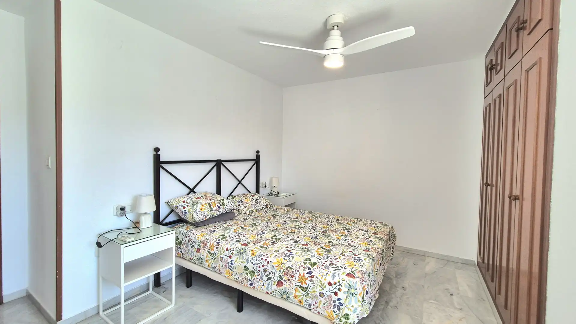 Habitación de Ático de alquiler en Marbella con Aire acondicionado, Terraza y Trastero