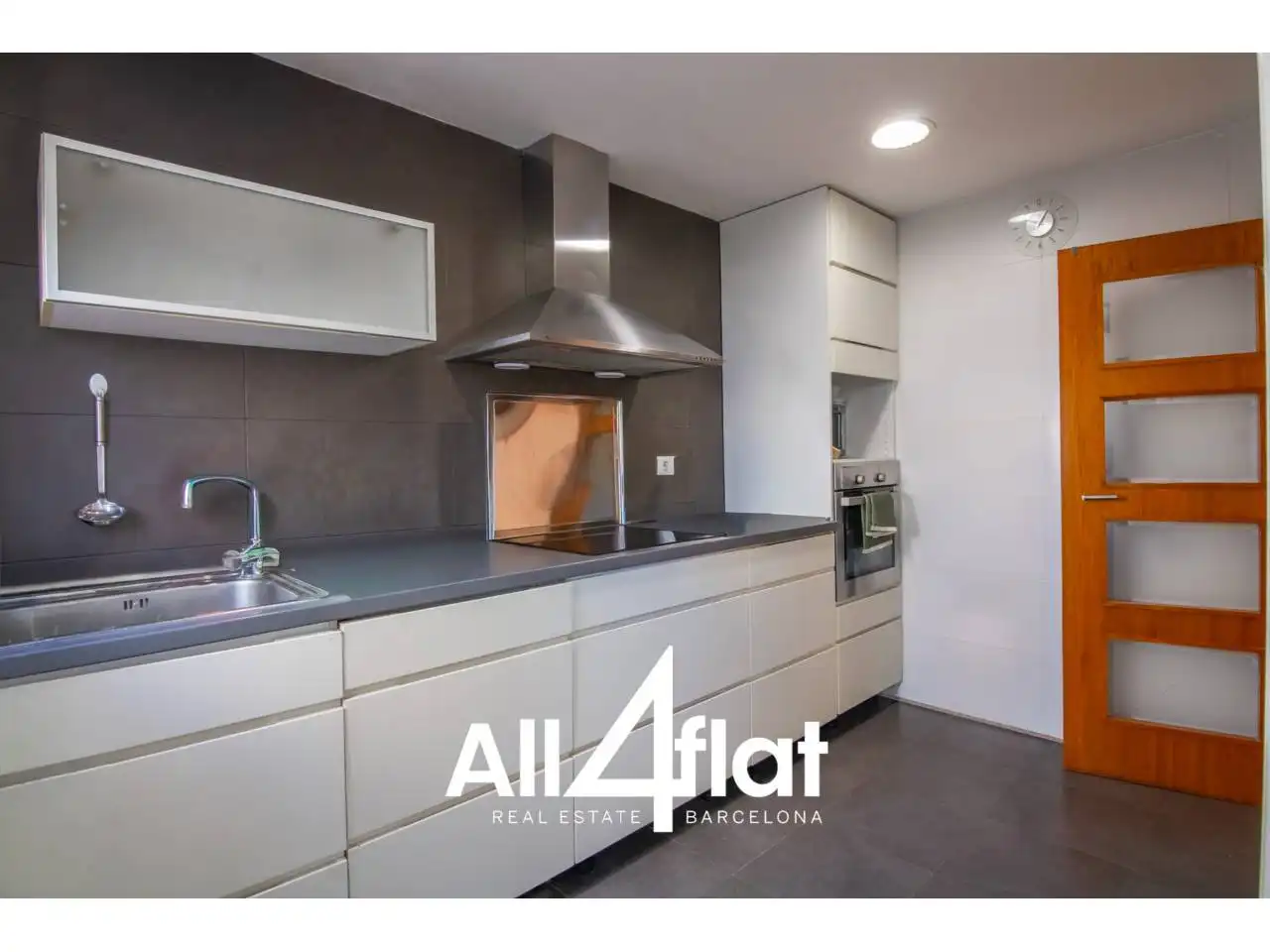Kitchen of Flat for rent in Esplugues de Llobregat  with Air Conditioner, Heating and Parquet flooring