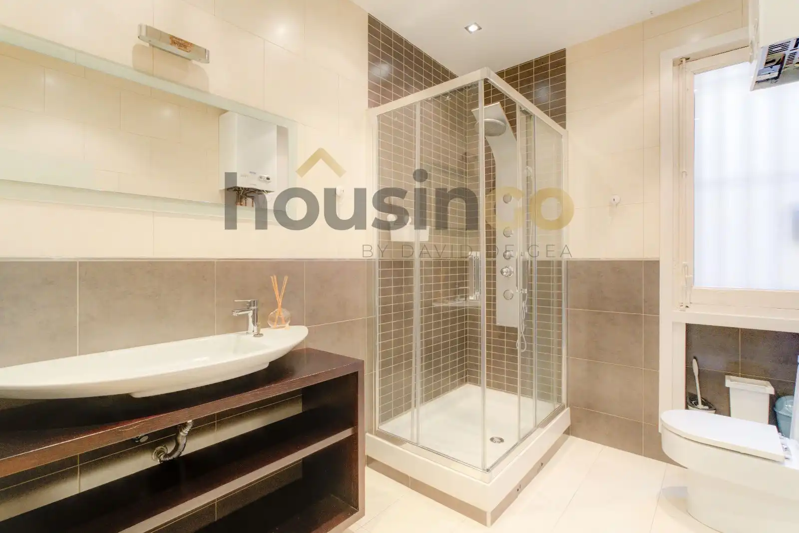 Bathroom of Flat for rent in Madrid  with Air Conditioner, Heating and Furnished