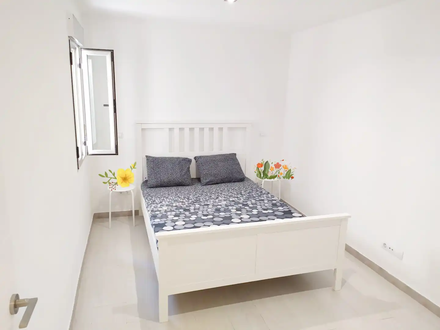 Bedroom of Flat for sale in Madrid  with Terrace, Oven and Washing machine