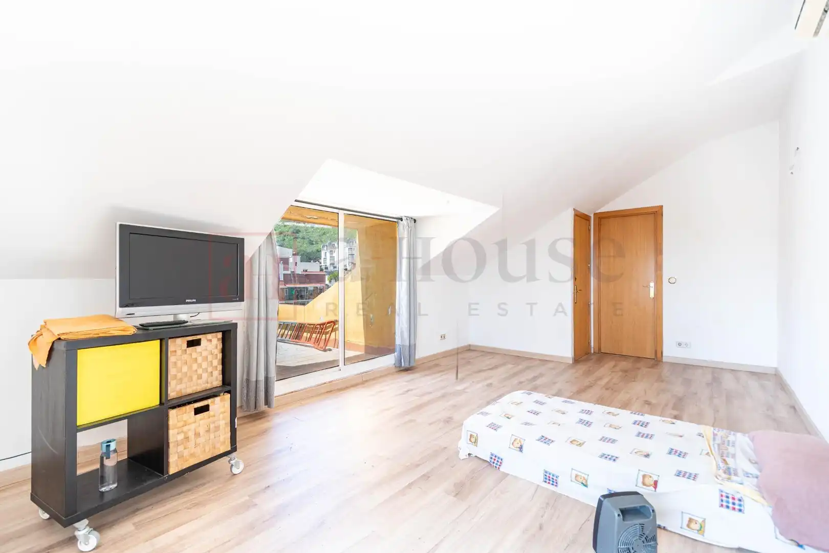 Dormitori de Casa o xalet en venda en Barcelona amb Aire condicionat, Calefacció i Terrassa