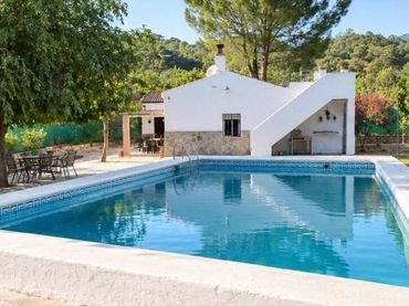 Maison rustique avec piscine à vendre à Benaocaz