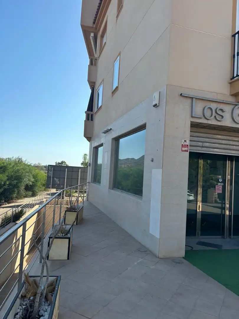 Vista exterior de Local en venda en Calabardina