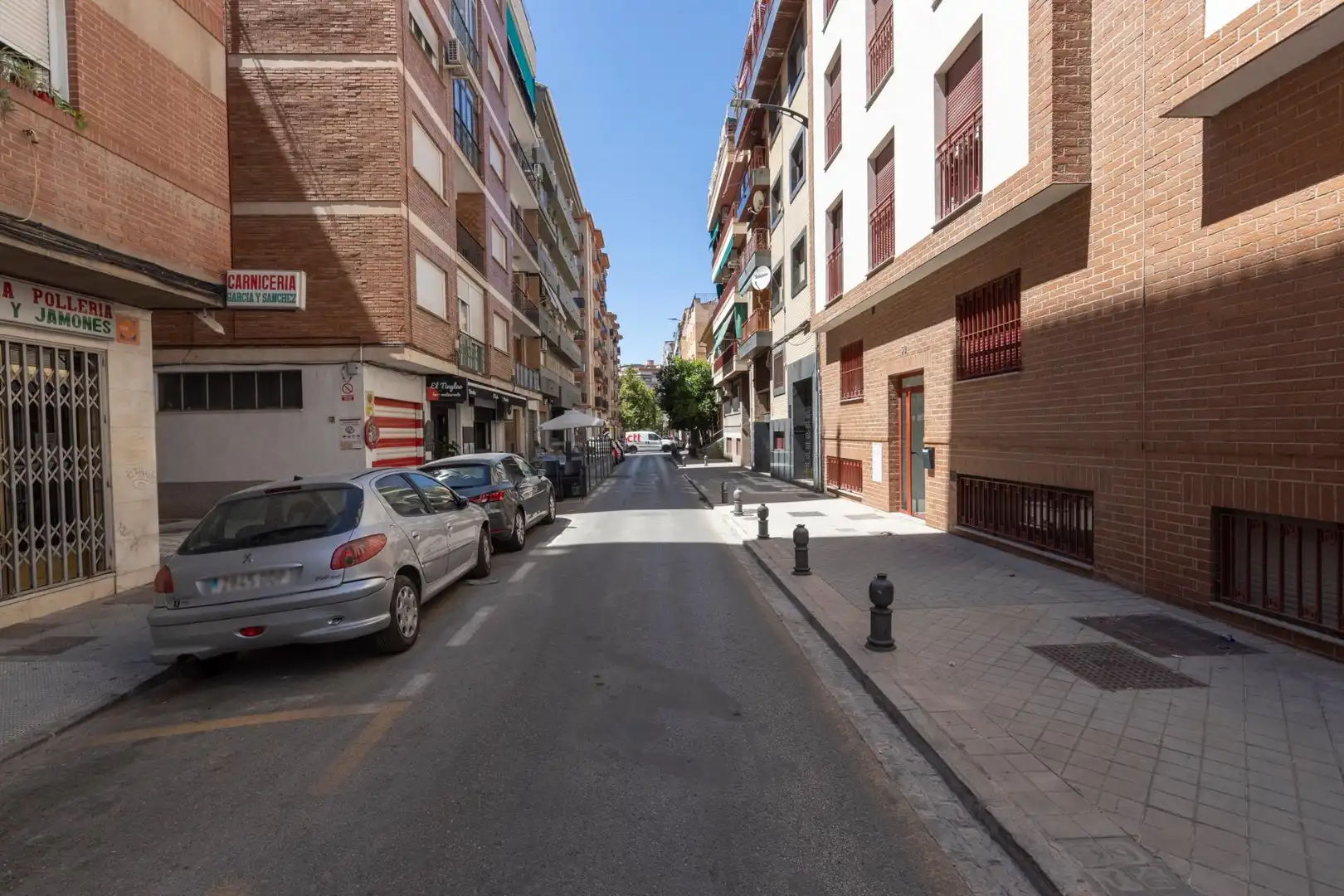 Vista exterior de Piso en venta en Granada con Calefacción y Terraza