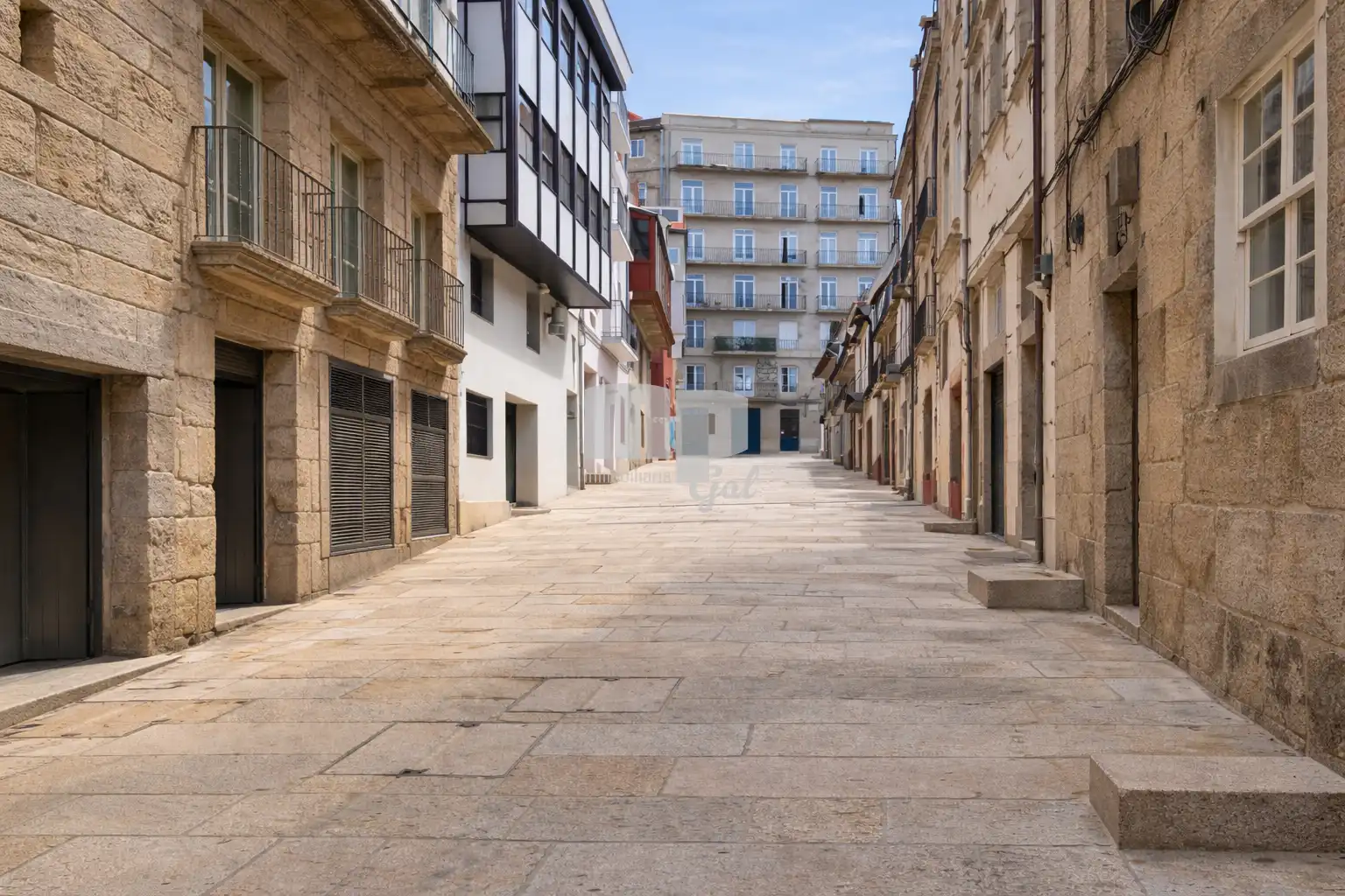 Vista exterior de Edifici en venda en Vigo 