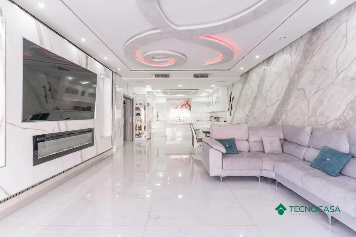Sala de estar de Casa adosada en venta en Vícar con Aire acondicionado, Trastero y Piscina