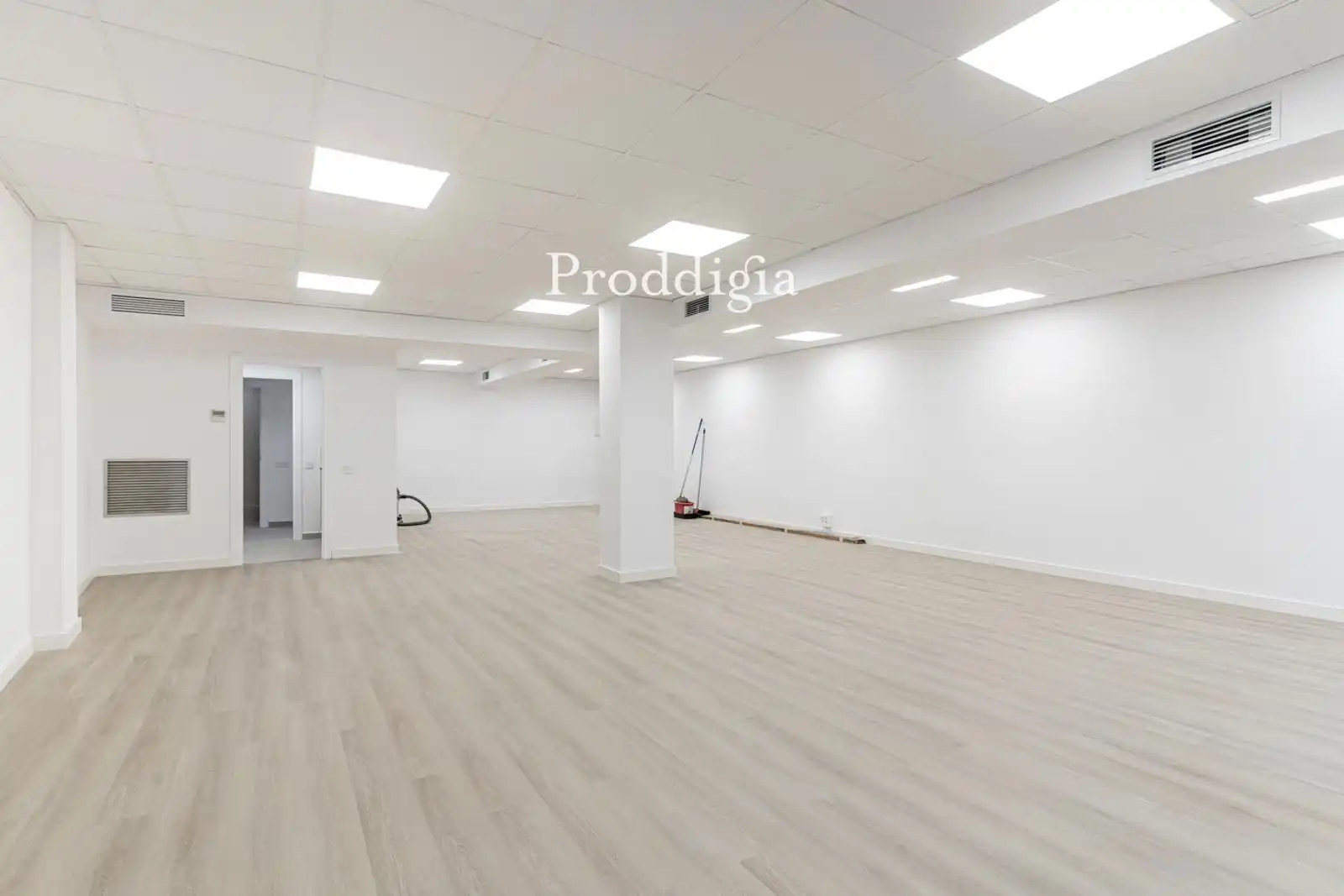 Office for rent in Barcelona  with Air Conditioner, Heating and Alarm
