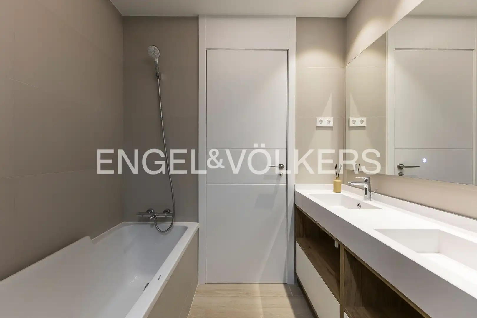 Baño de Piso en venta en Majadahonda con Aire acondicionado, Calefacción y Terraza