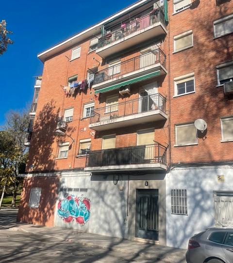 Photo 1 of Flat for sale in Calle del Estroncio, Los Rosales, Madrid