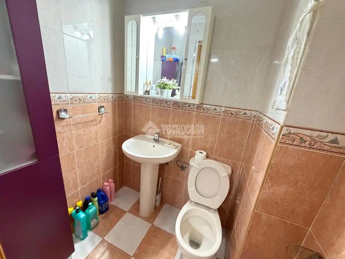 Bathroom of Flat for sale in Martos