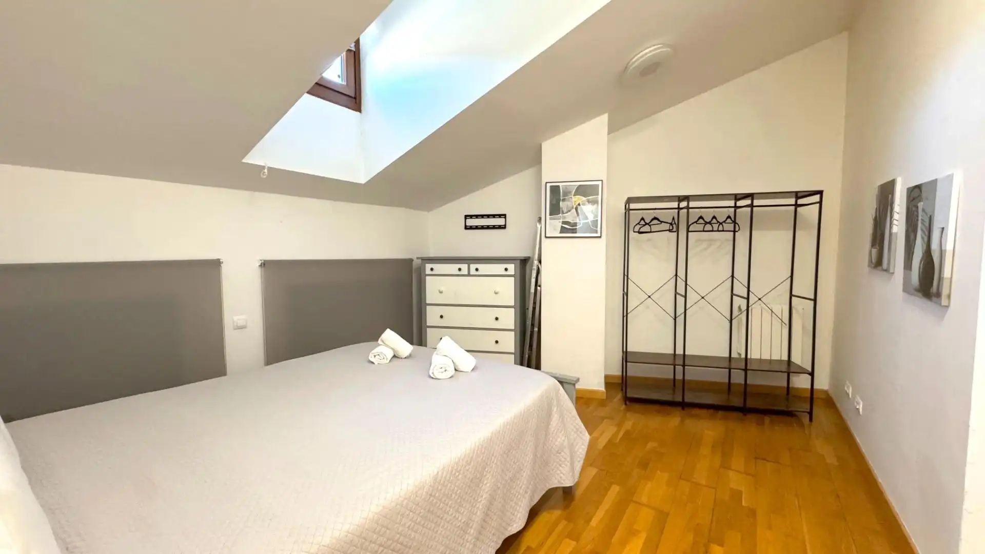 Habitación de Dúplex en venta en Cartes con Calefacción, Trastero y Amueblado