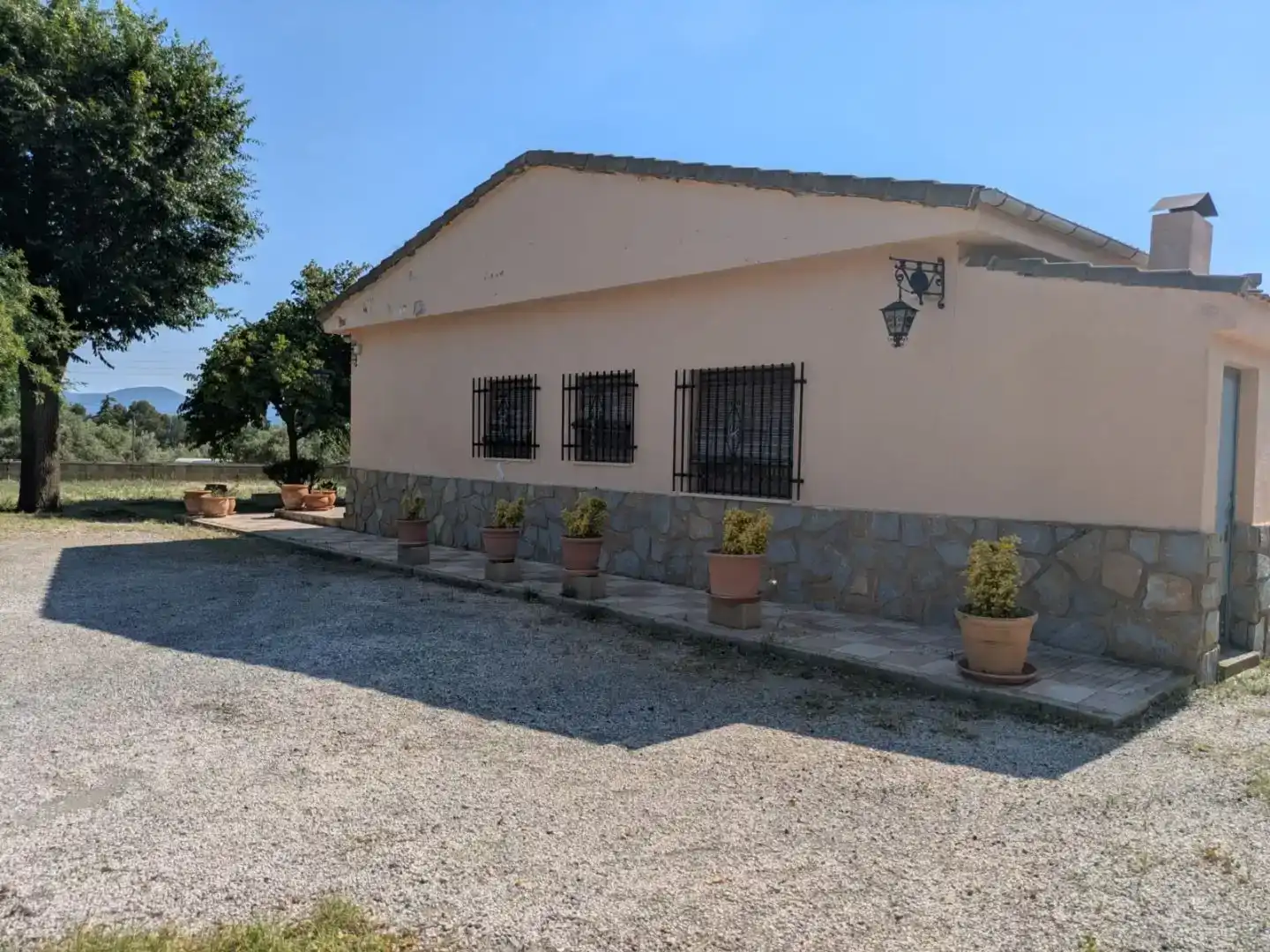 Vista exterior de Pis en venda en Onil amb Jardí privat, Traster i Piscina