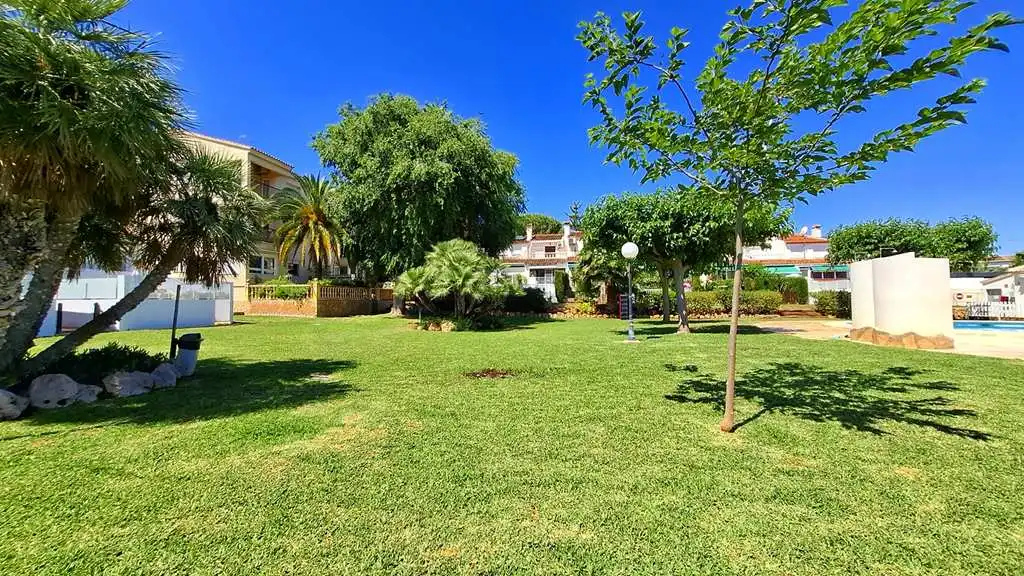 Jardín de Planta baja en venta en Dénia con Aire acondicionado, Terraza y Piscina comunitaria