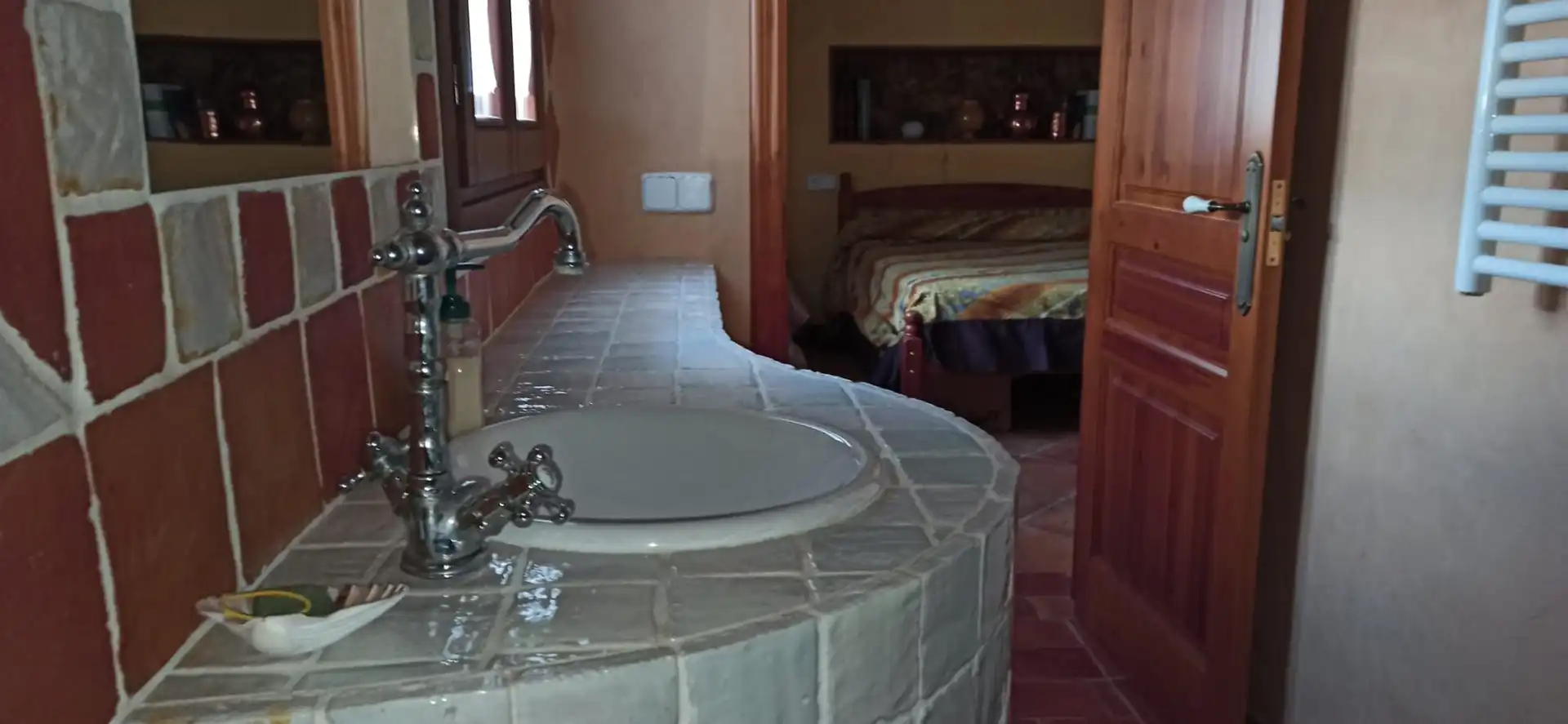 Badezimmer von Einfamilien-Reihenhaus zum Verkauf in El Pinell de Brai mit Klimaanlage, Heizung und Terrasse