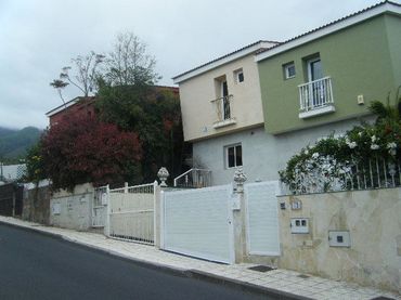 Detached house with balcony for sale in Calle Codeso 7B