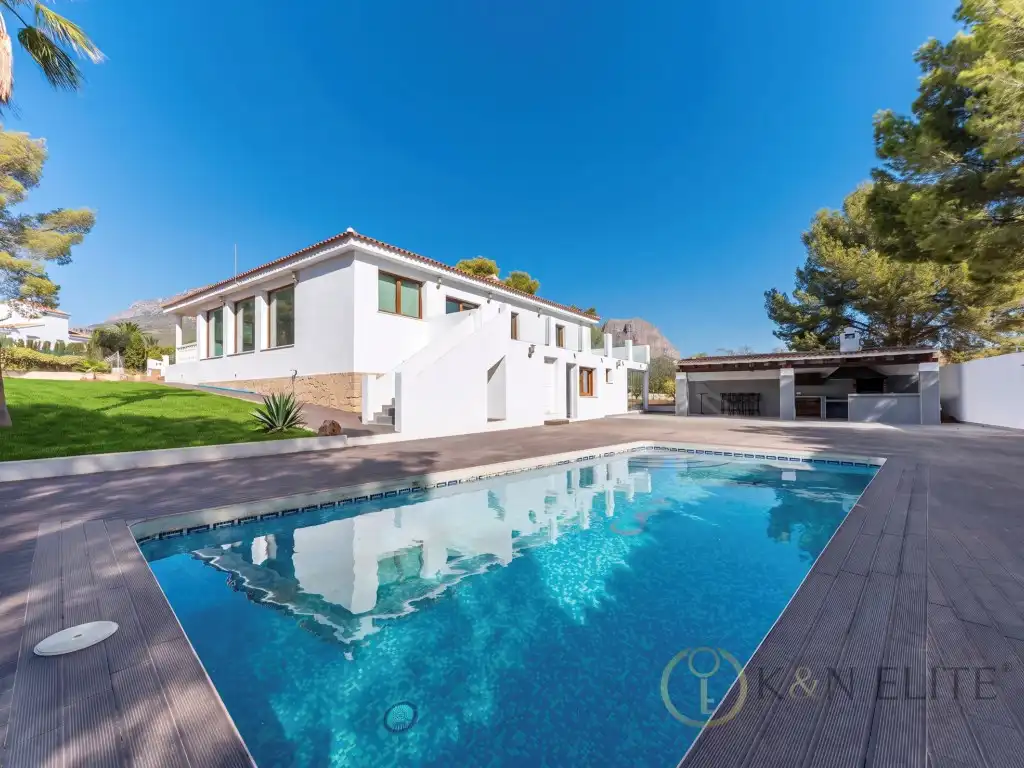 Casa con piscina en venta en Avenida Coloma