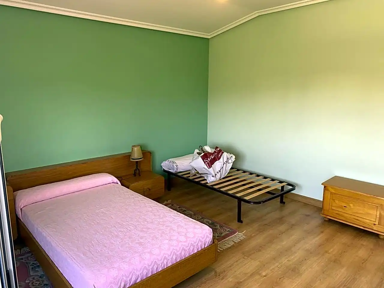 Dormitori de Casa o xalet en venda en  Logroño amb Calefacció, Parquet i Terrassa