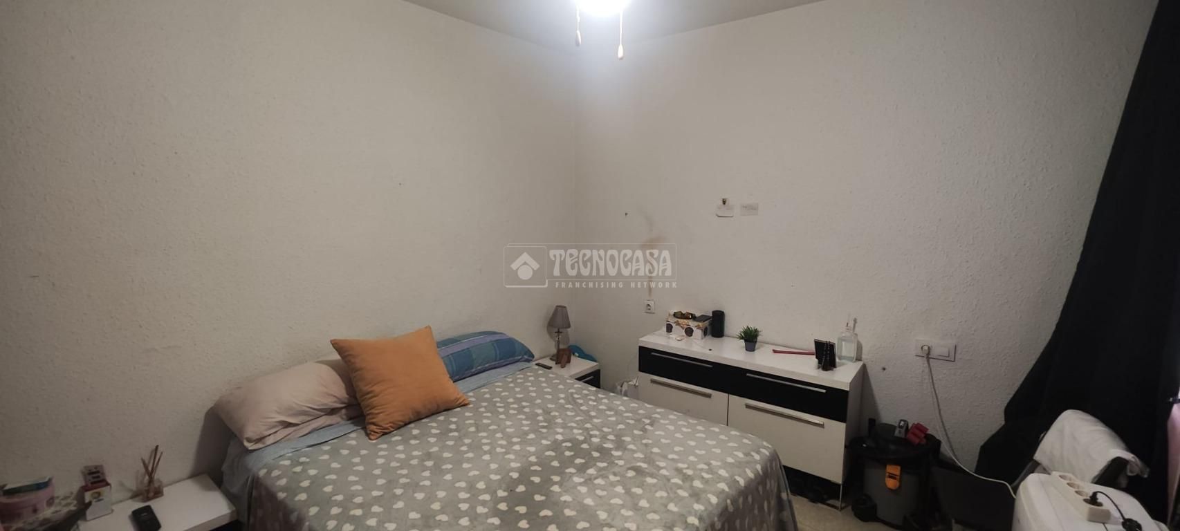 Bedroom of Flat for sale in  Sevilla Capital