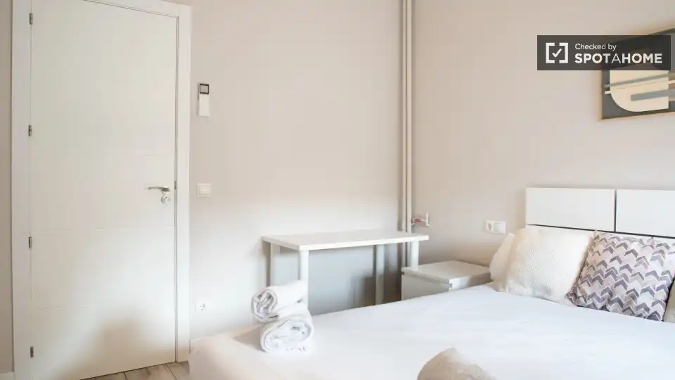 Bedroom of Flat for rent in Madrid  with Air Conditioner, Heating and Furnished