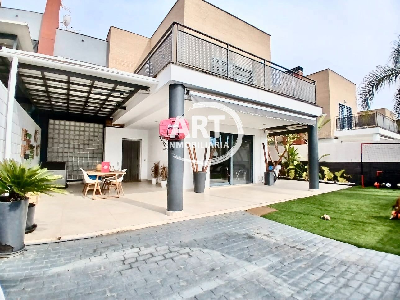 Terrassa de Casa adosada en venda en La Pobla de Vallbona amb Aire condicionat, Calefacció i Jardí privat