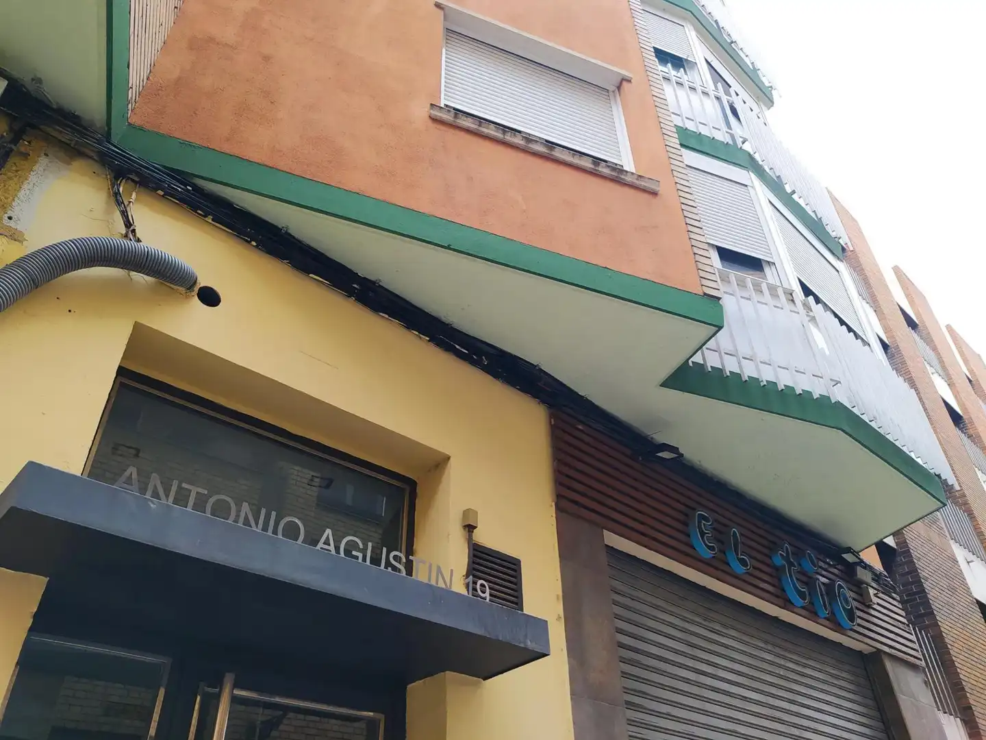 Vista exterior de Local en venta en Zaragoza con Aire acondicionado