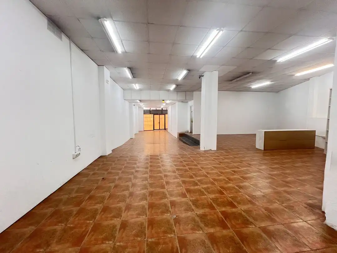 Gewerbefläche zur Miete in Calle Tiboli Kalea