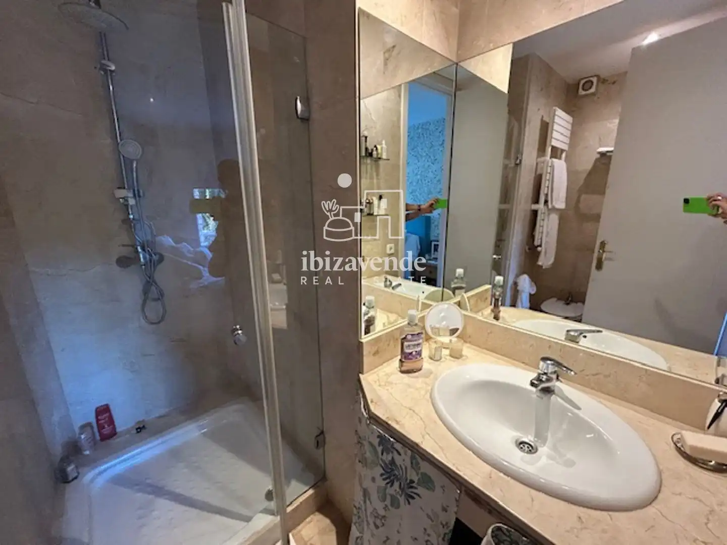 Badezimmer von Einfamilien-Reihenhaus zur Miete in Santa Eulària des Riu mit Klimaanlage, Heizung und Parkett
