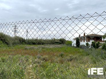 Rustikales Grundstück zum Verkauf in Grisén