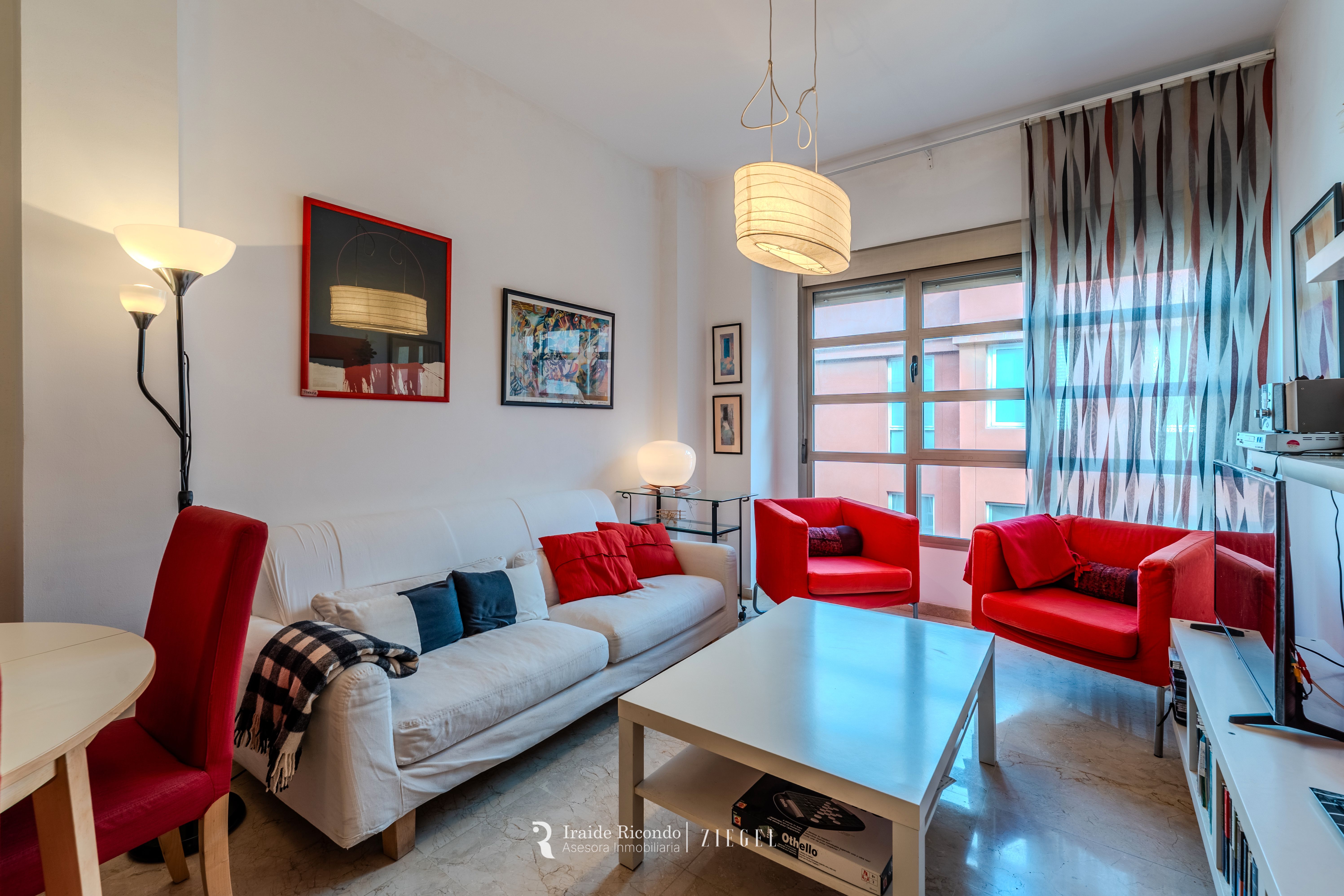 Sala d'estar de Pis en venda en Las Palmas de Gran Canaria amb Moblat