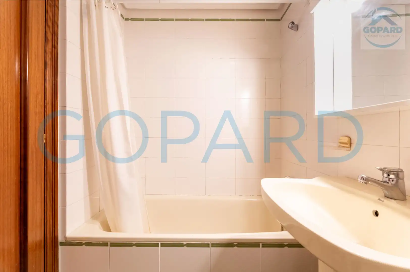 Badezimmer von Wohnung zum Verkauf in Madrid mit Klimaanlage, Heizung und Parkett