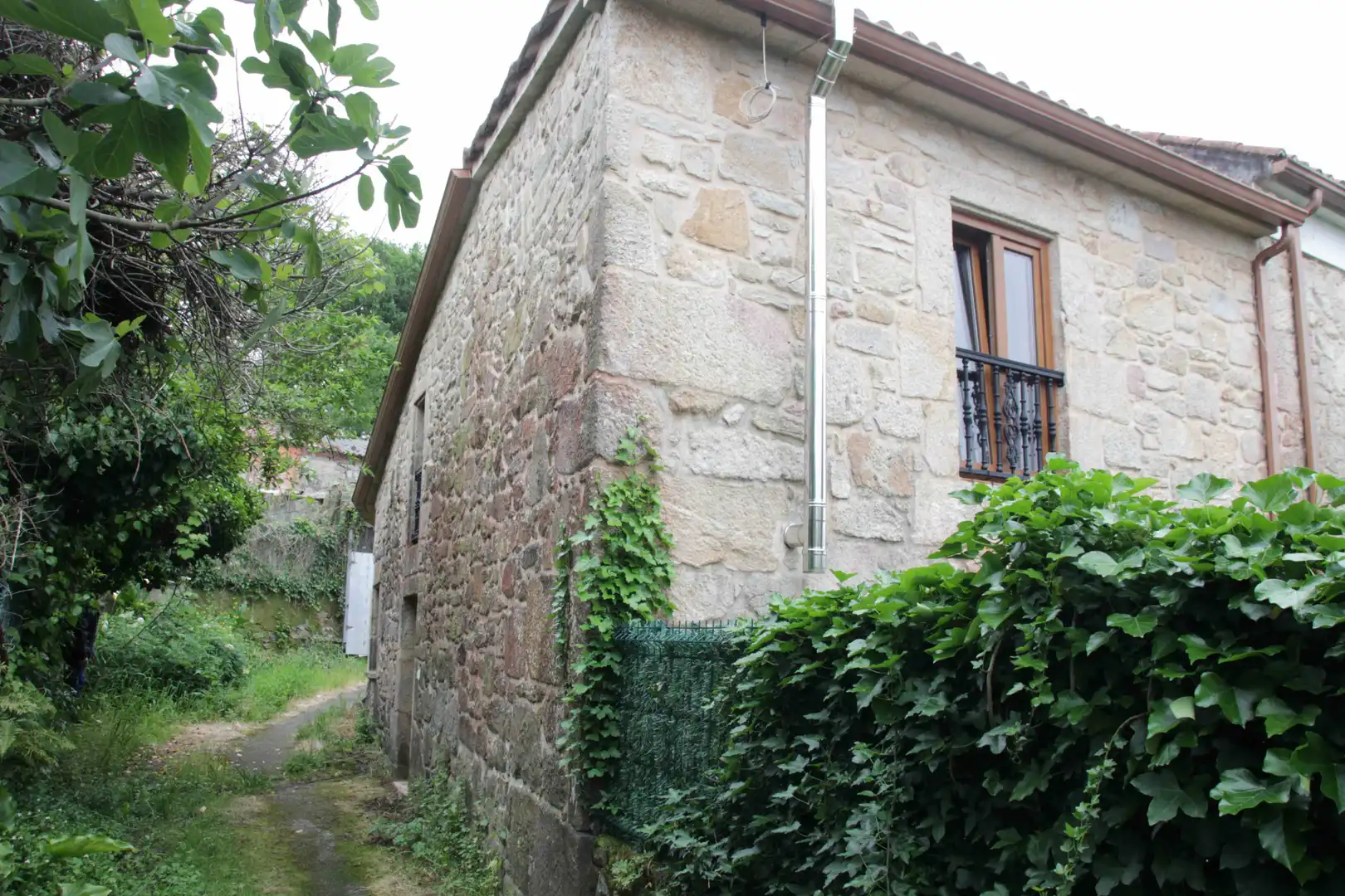 Vista exterior de Casa adosada en venda en Padrón amb Jardí privat, Moblat i Forn