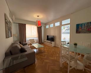Sala d'estar de Apartament de lloguer en  Sevilla Capital amb Aire condicionat, Parquet i Moblat