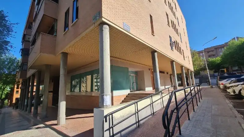 Business premises for sale in Calle de Vicente Aleixandre 4