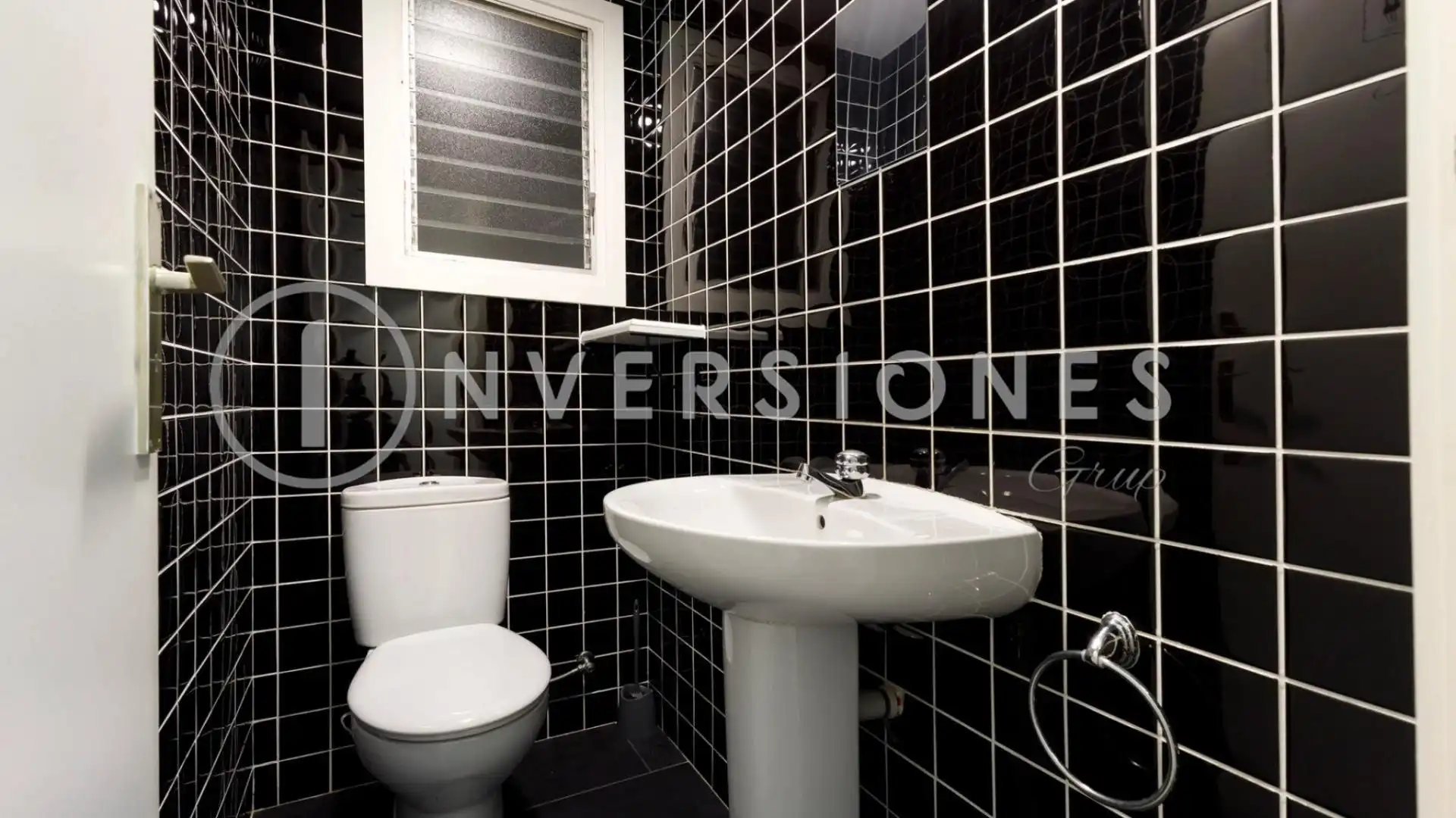 Baño de Oficina de alquiler en Barcelona con Aire acondicionado y Calefacción