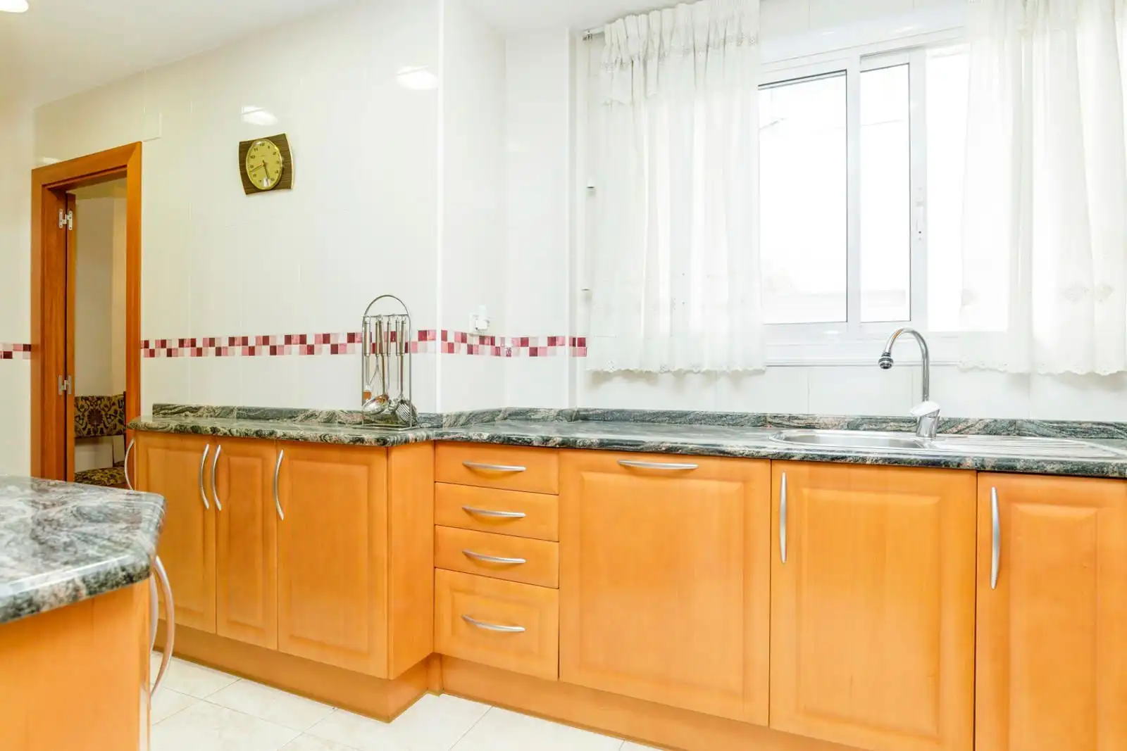 Kitchen of Flat for sale in Zaragoza  with Air Conditioner, Terrace and Storage room