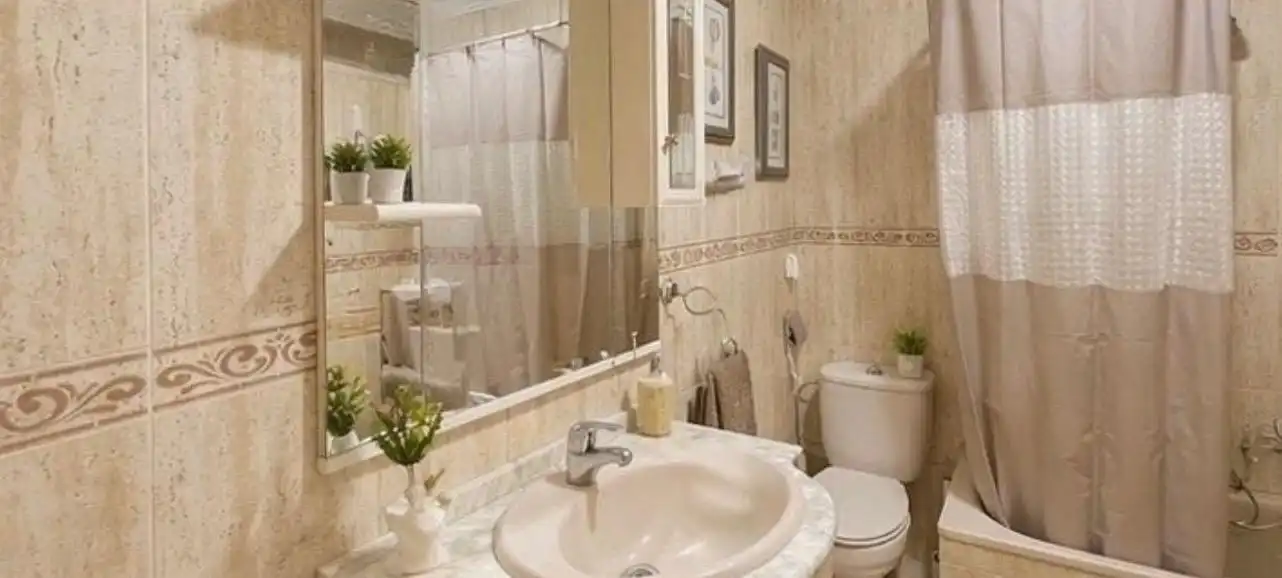 Bathroom of Flat for sale in Estepona  with Air Conditioner and Furnished