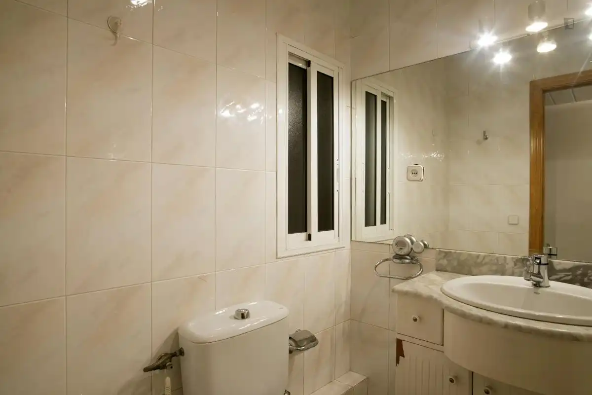 Baño de Apartamento para compartir en Barcelona con Aire acondicionado, Calefacción y Amueblado
