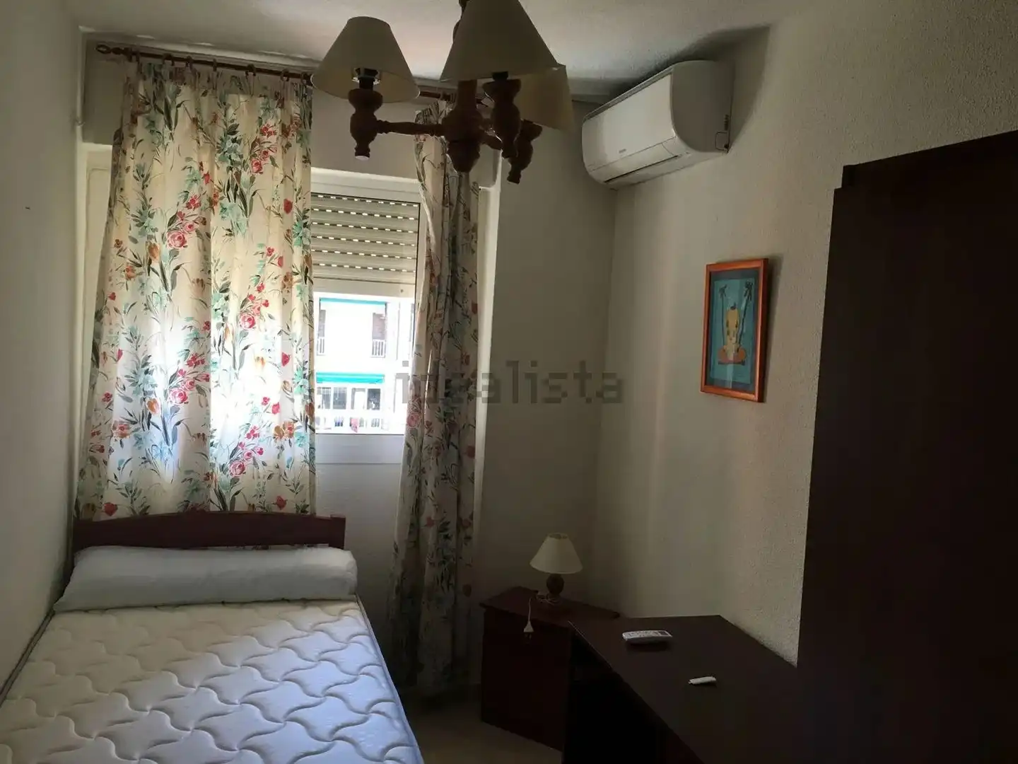 Habitación de Piso de alquiler en Granada con Aire acondicionado, Calefacción y Amueblado