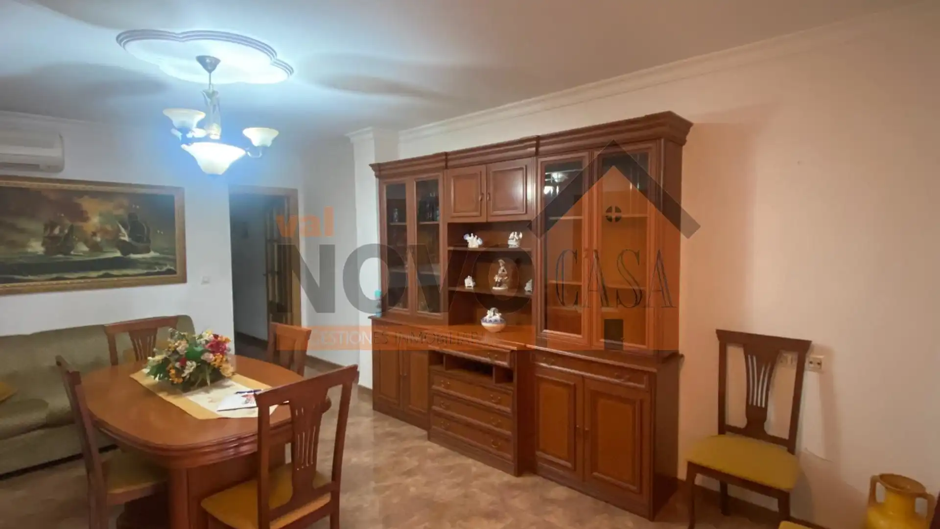 Comedor de Piso en venta en Silla con Aire acondicionado
