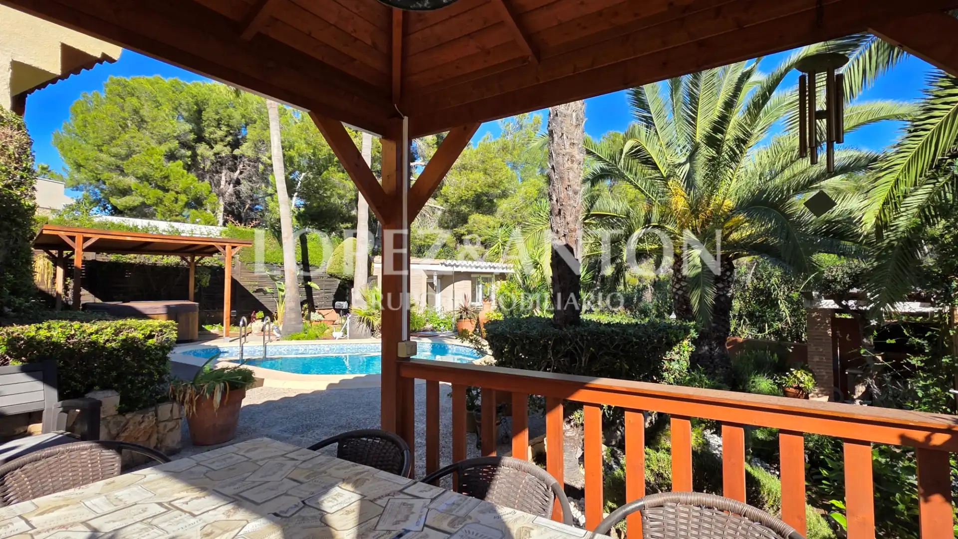 Außenansicht von Haus oder Chalet zum Verkauf in L'Eliana mit Klimaanlage, Heizung und Privatgarten