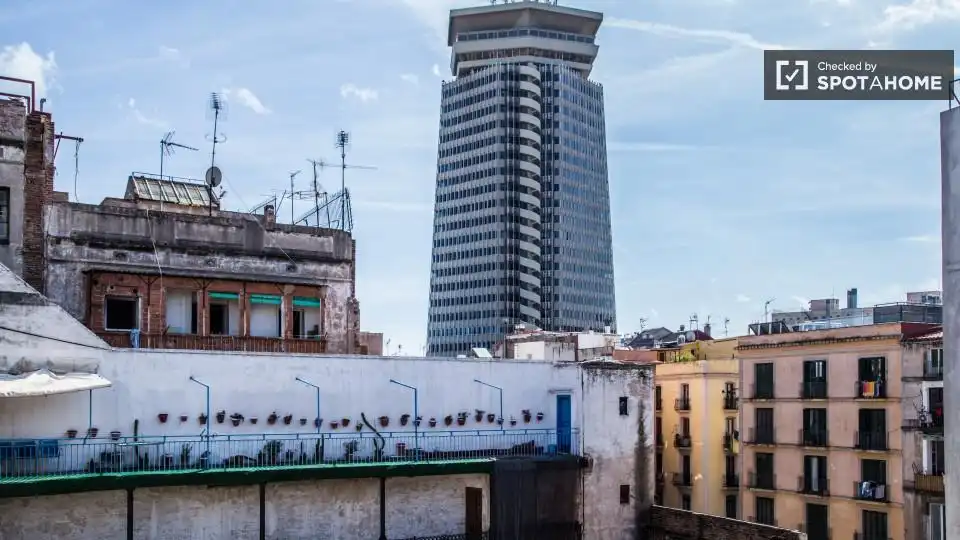 Vista exterior de Piso para compartir en Barcelona con Aire acondicionado, Calefacción y Amueblado