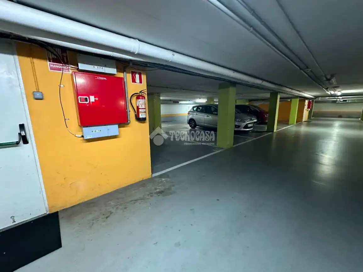 Parkplatz von Garage zum Verkauf in Santander
