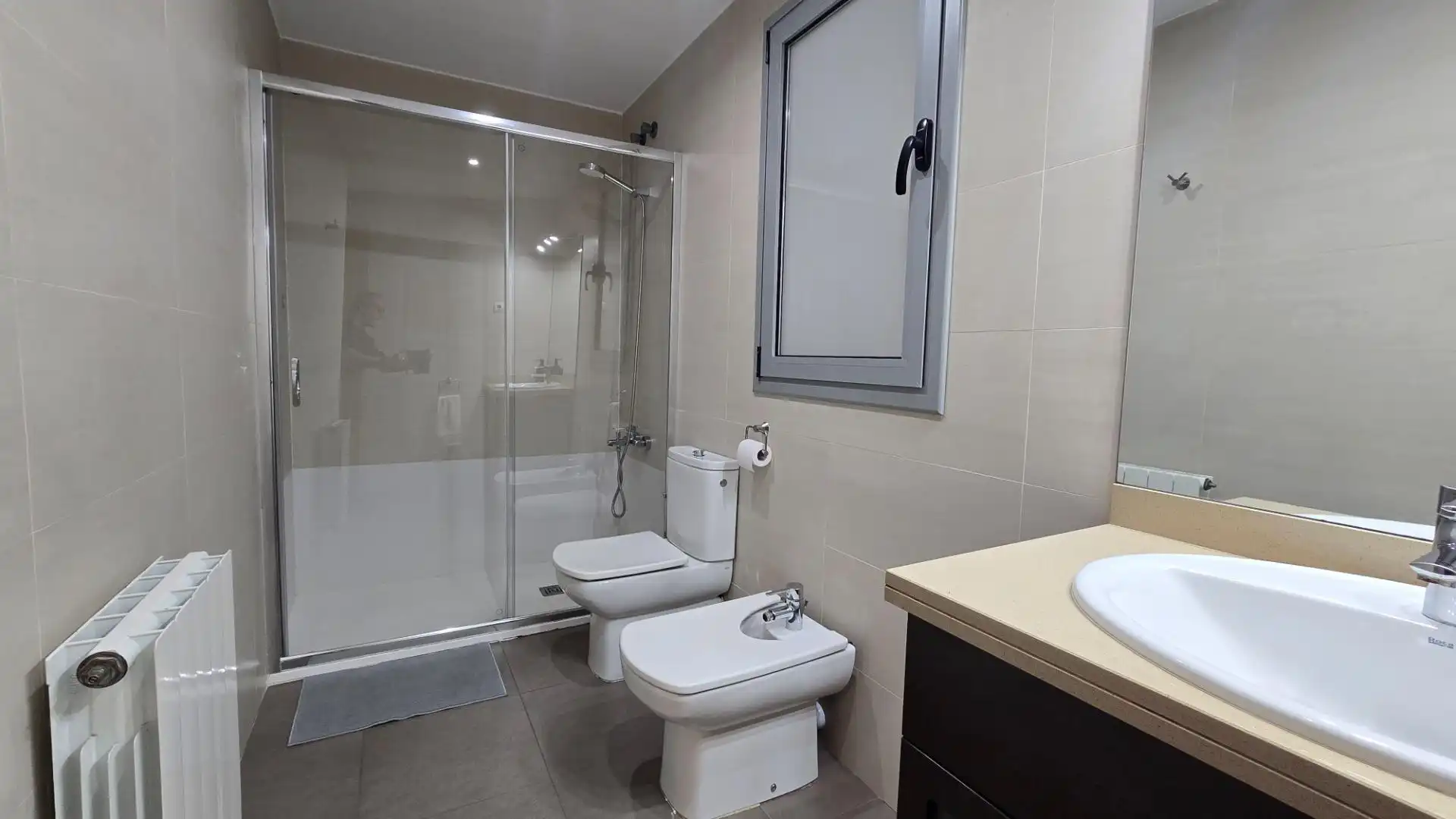 Bathroom of Flat for sale in Molins de Rei  with Air Conditioner, Heating and Parquet flooring