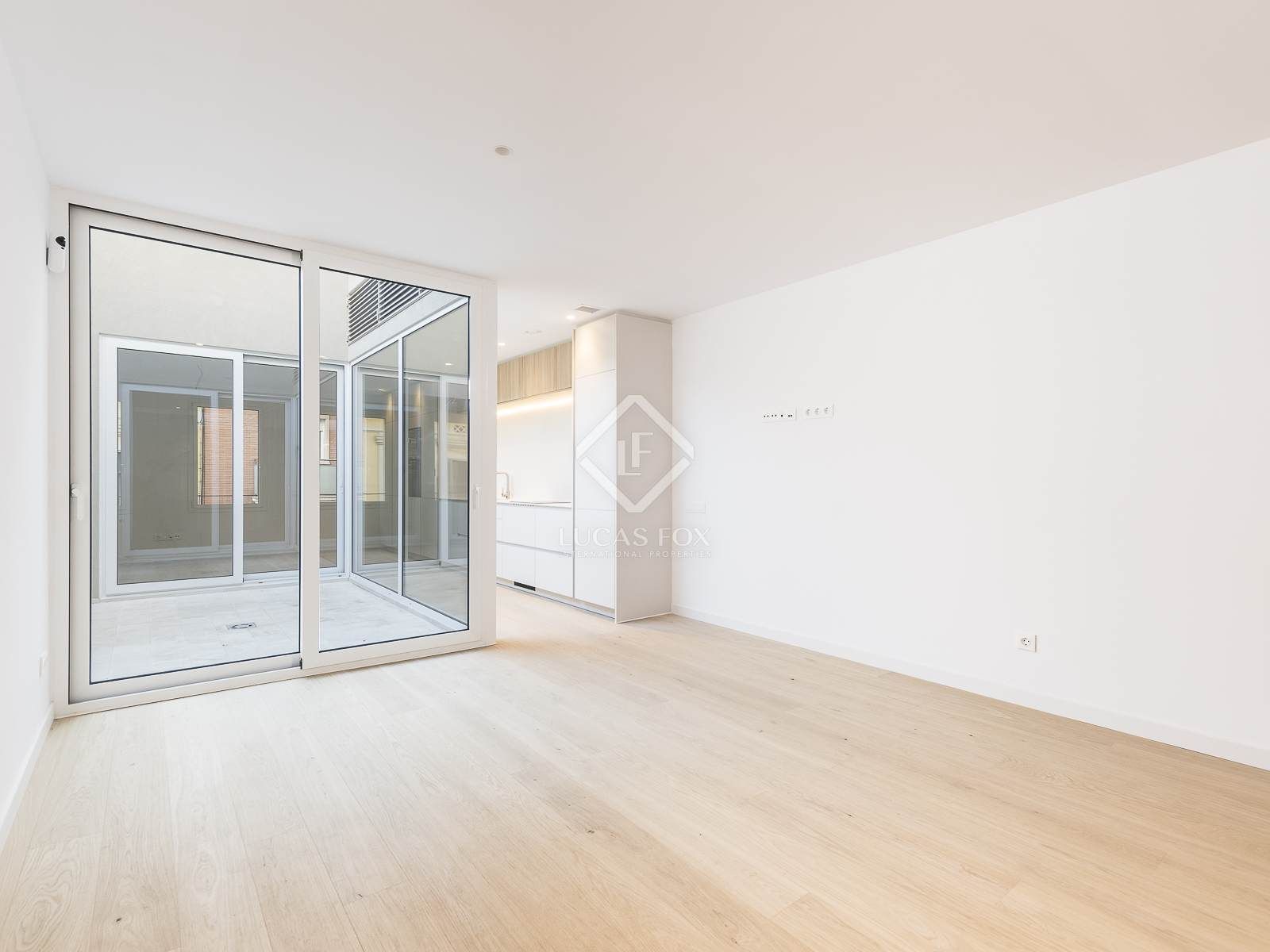 Flat for sale in  Barcelona Capital  with Air Conditioner, Private garden and Terrace