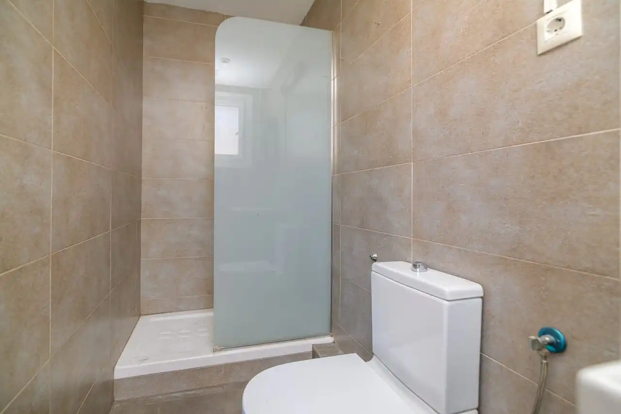 Baño de Ático en venta en Barcelona con Parquet, Terraza y Trastero
