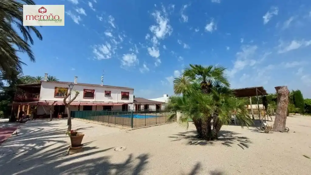 Vista exterior de Casa o xalet en venda en Elche / Elx amb Aire condicionat, Jardí privat i Terrassa