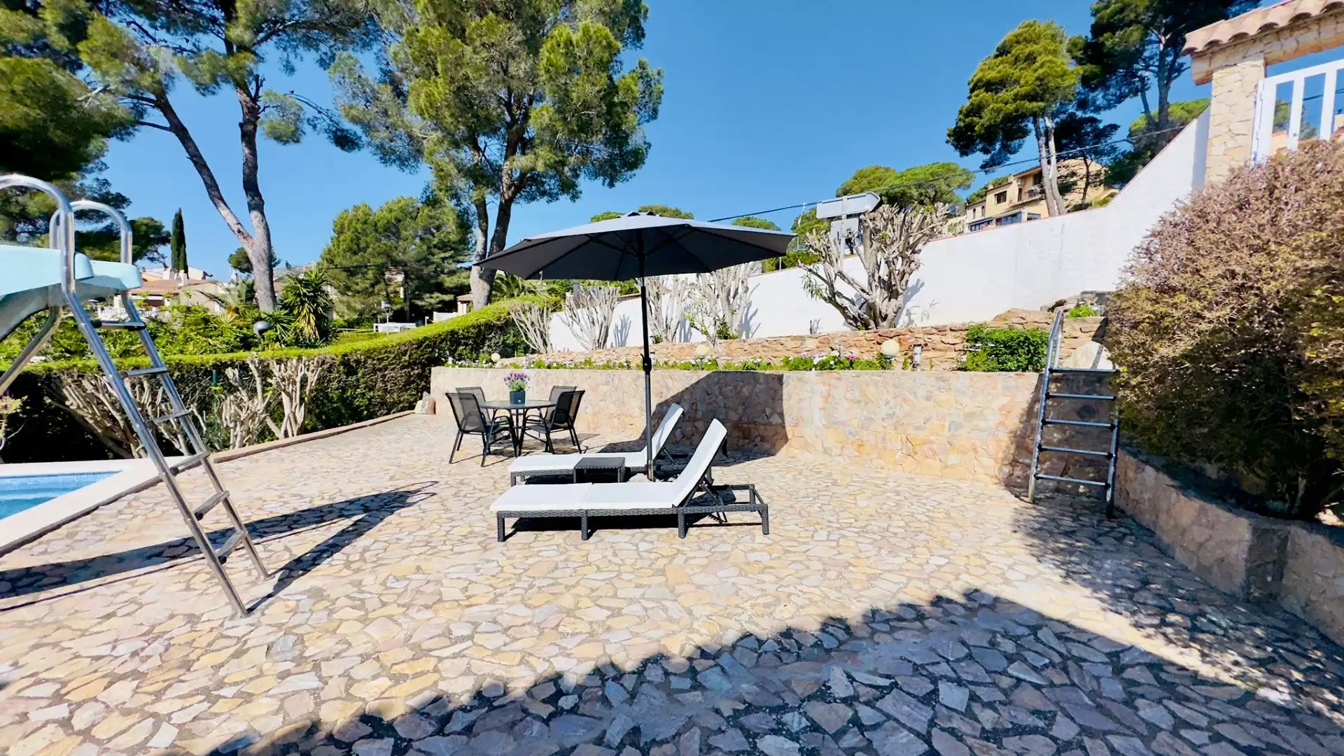 Terraza de Casa o chalet en venta en L'Estartit con Aire acondicionado, Calefacción y Jardín privado
