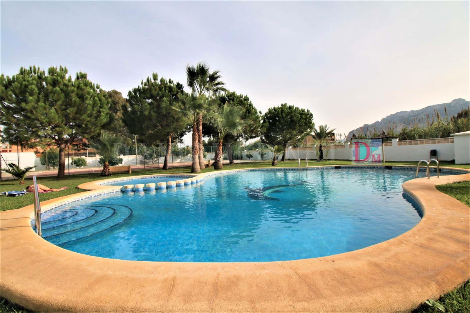 Piscina de Apartament en venda en Dénia amb Aire condicionat, Calefacció i Jardí privat