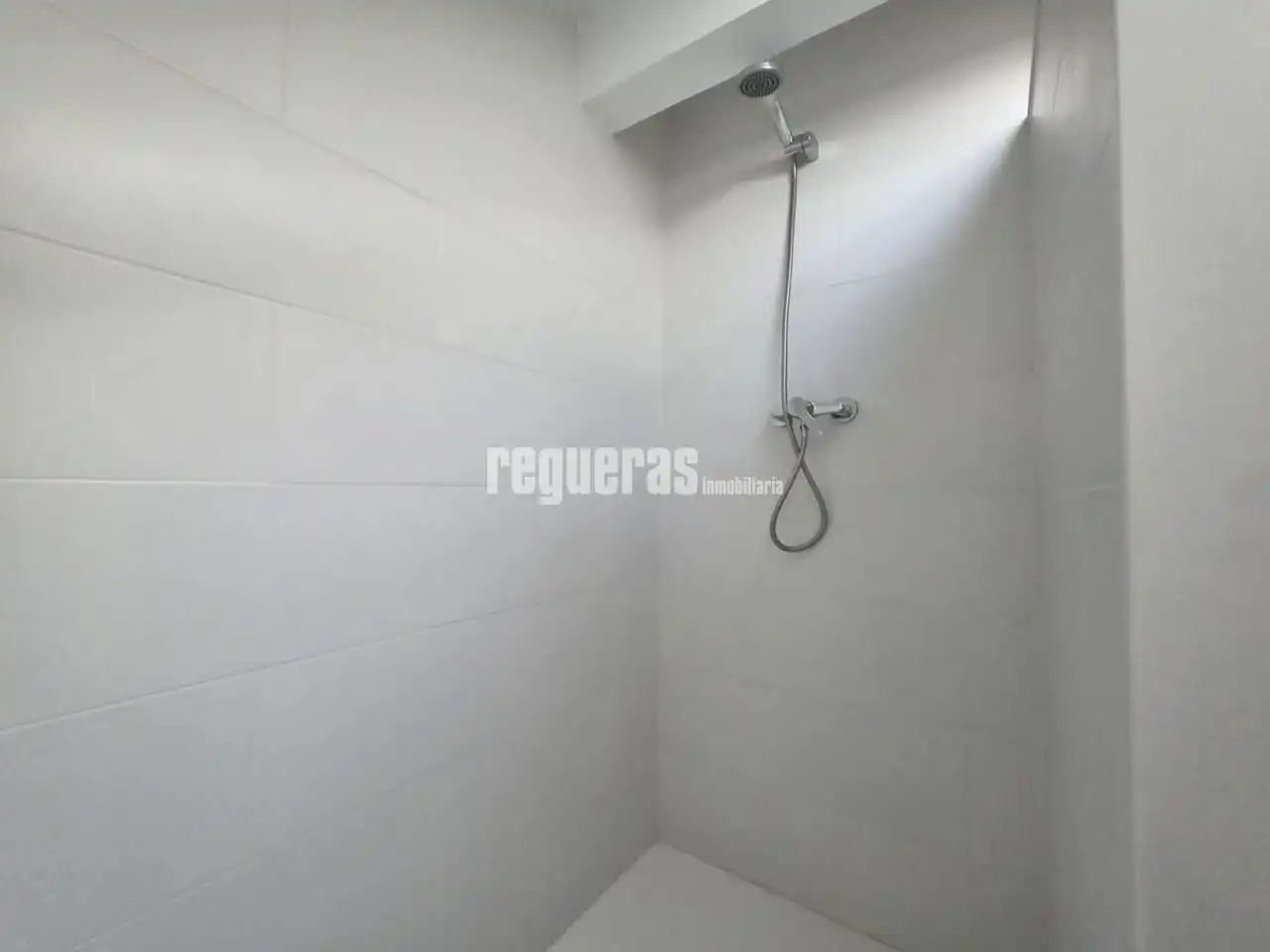 Baño de Casa o chalet en venta en Avilés con Calefacción, Jardín privado y Amueblado