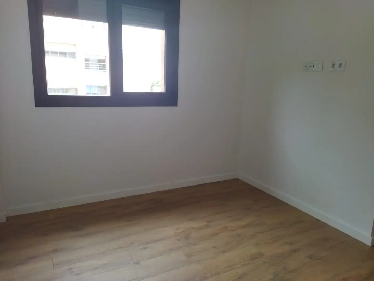Dormitori de Apartament de lloguer en Estepona amb Aire condicionat, Terrassa i Traster